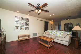351 Freeport Dr, Lawrenceville, GA 30046 - Photo 3