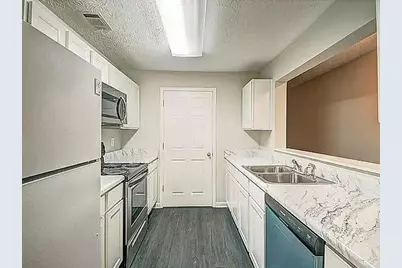 6202 Fairington Ridge Circle, Lithonia, GA 30038 - Photo 5