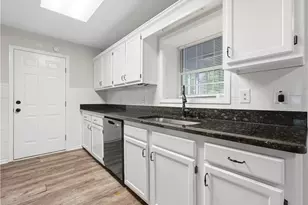 135 Dunwick Ln, McDonough, GA 30253 - Photo 7