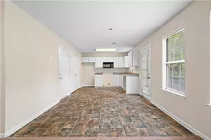 5515 Lofwood Ln, Lithonia, GA 30058 - Photo 7