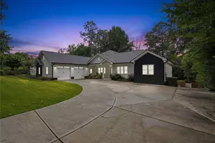 5384 Harris Cir, Dunwoody, GA 30338 - Photo 9