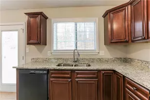 4981 Galbraith Cir, Stone Mountain, GA 30088 - Photo 3