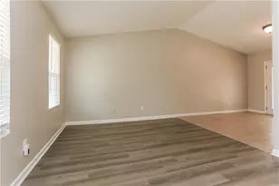 4981 Galbraith Cir, Stone Mountain, GA 30088 - Photo 9