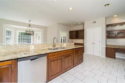 565 River Chase Point, Atlanta, GA 30328 - Photo 9