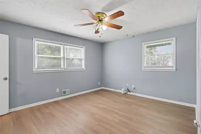 8806 Twin Oaks Drive, Jonesboro, GA 30236 - Photo 13