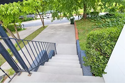 541 W Lake Avenue NW, Atlanta, GA 30318 - Photo 3