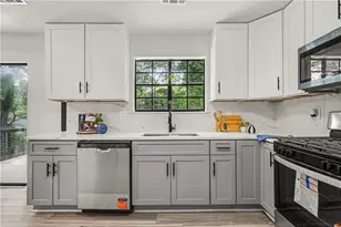 4952 Parkwest Dr, Stone Mountain, GA 30088 - Photo 13