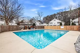 136 Peachtree Memorial Dr, Atlanta, GA 30309 - Photo 17