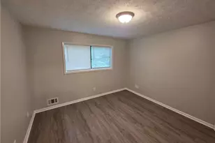 5085 Rock Glen Dr, Stone Mountain, GA 30088 - Photo 15