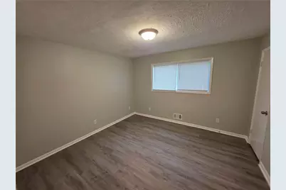 5085 Rock Glen Dr, Stone Mountain, GA 30088 - Photo 11