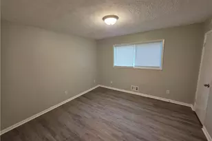 5085 Rock Glen Dr, Stone Mountain, GA 30088 - Photo 11