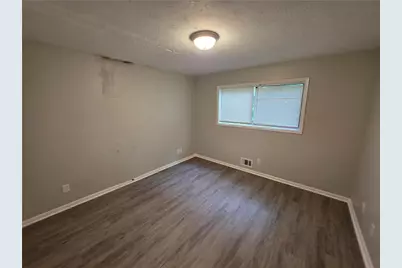 5085 Rock Glen Dr, Stone Mountain, GA 30088 - Photo 13