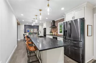 3825 Creekview Dr NE, Marietta, GA 30068 - Photo 3