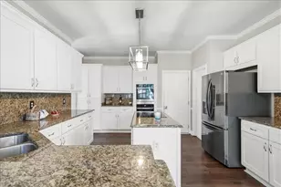 12700 Oxfordshire Ct, Johns Creek, GA 30005 - Photo 17