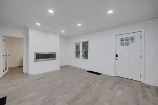 593 Lynnhaven Dr SW, Atlanta, GA 30310 - Photo 3