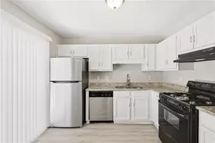 6290 Marbut Farms Ln, Lithonia, GA 30058 - Photo 9