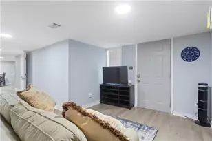 537 W Lake Ave NW, Atlanta, GA 30318 - Photo 19