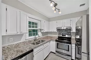 226 High Creek Dr, Roswell, GA 30076 - Photo 9