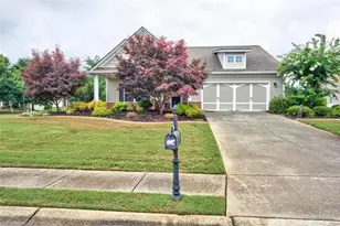 305 Victory Cir, Commerce, GA 30529 - Photo 1