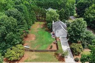 1001 City Market St, Hoschton, GA 30548 - Photo 35