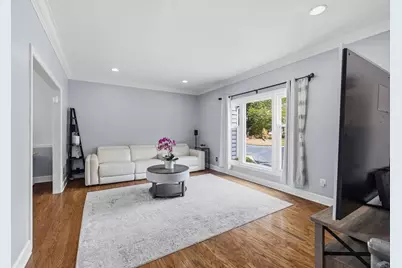 8 Vernon Glen Court, Sandy Springs, GA 30338 - Photo 5