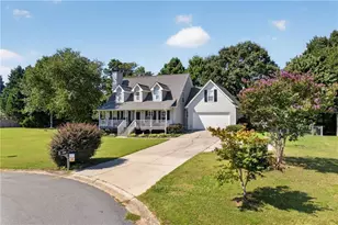 481 Lisa Cir, Winder, GA 30680 - Photo 3