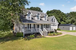481 Lisa Cir, Winder, GA 30680 - Photo 5