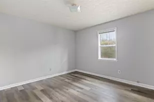 271 E Wright St, Winder, GA 30680 - Photo 9