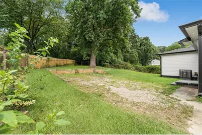 2353 Clarissa Drive NW, Atlanta, GA 30318 - Photo 15