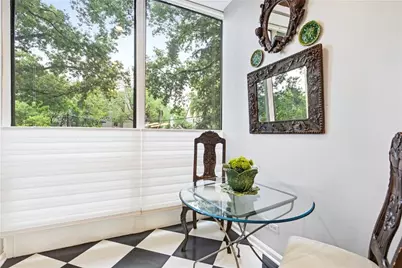 2575 Peachtree Road NE #2E, Atlanta, GA 30305 - Photo 17