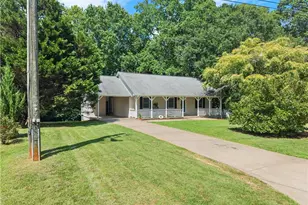 225 Vermont St, Demorest, GA 30535 - Photo 5