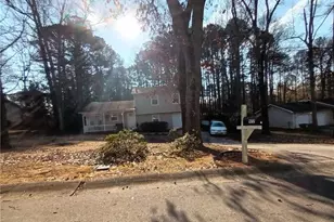 977 Leeward Ln, Jonesboro, GA 30238 - Photo 1