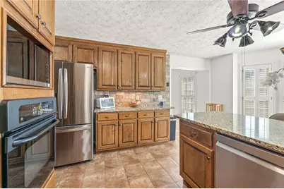 3906 Laurens Lane, Snellville, GA 30039 - Photo 11