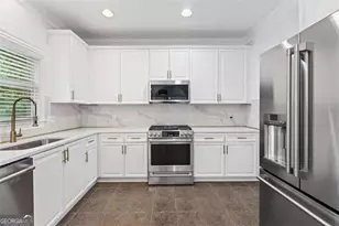 1711 Summit Glen Ln, Atlanta, GA 30329 - Photo 11