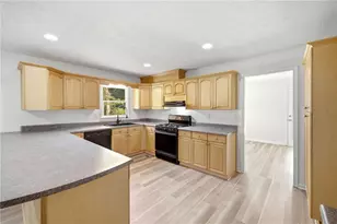188 Poplar St, Buford, GA 30518 - Photo 9