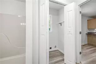188 Poplar St, Buford, GA 30518 - Photo 17