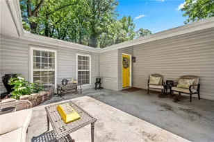 476 S Susan Creek Dr, Stone Mountain, GA 30083 - Photo 3