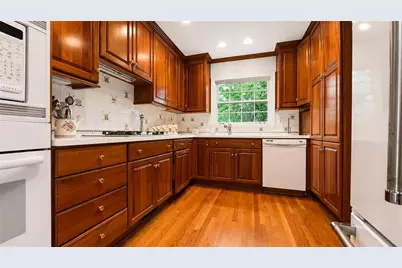 920 Buckingham Circle NW, Atlanta, GA 30327 - Photo 9