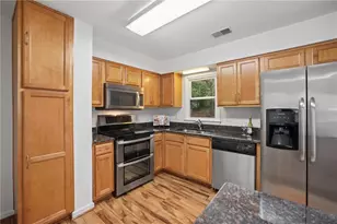 217 Peachtree Hollow Ct, Sandy Springs, GA 30328 - Photo 13