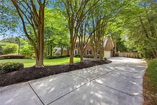 7525 S Spalding Lake Dr, Sandy Springs, GA 30350 - Photo 3