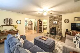712 Honeysuckle Ln, Temple, GA 30179 - Photo 3