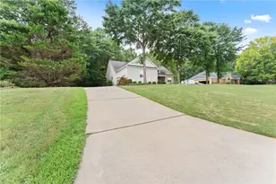 860 Lakeview Dr, Commerce, GA 30529 - Photo 7