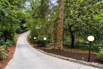 922 Barton Woods Road NE, Atlanta, GA 30307 - Photo 5