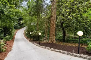 922 Barton Woods Rd NE, Atlanta, GA 30307 - Photo 5