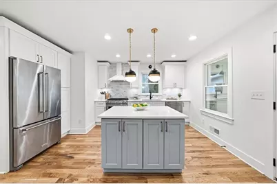 1875 Ravenwood Way NE, Atlanta, GA 30329 - Photo 9