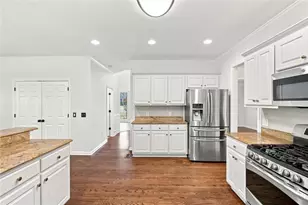 1073 Hopedale Ln, Lawrenceville, GA 30043 - Photo 9