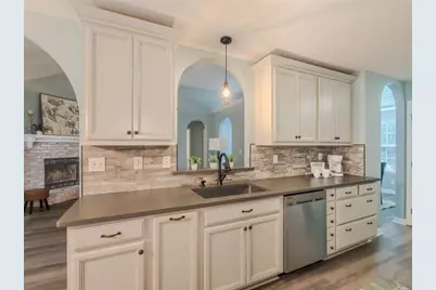 300 Greenleaf Court, Loganville, GA 30052 - Photo 3