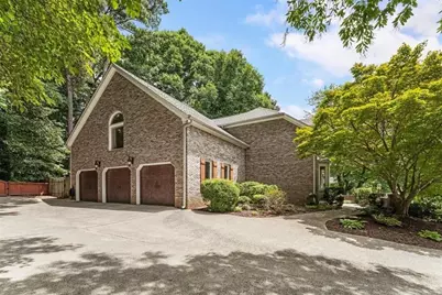 2919 Mountain Trace NE, Roswell, GA 30075 - Photo 3