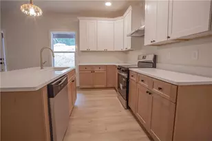 604 Trump Ct, Carrollton, GA 30116 - Photo 5