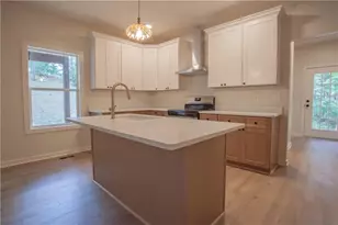 604 Trump Ct, Carrollton, GA 30116 - Photo 5